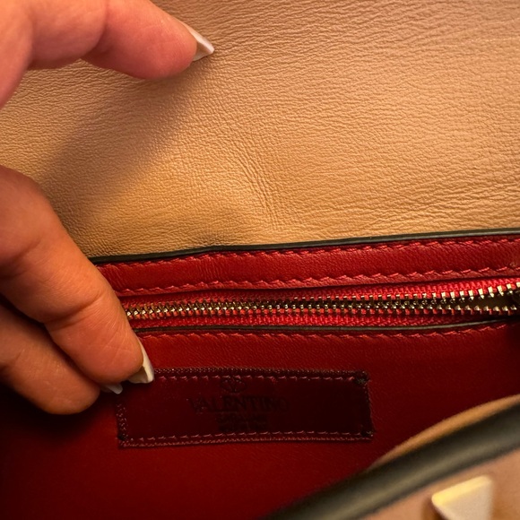 VALENTINO GARAVANI MEDIUM NAPPA ROCKSTUD SPIKE BAG - Picture 8 of 10